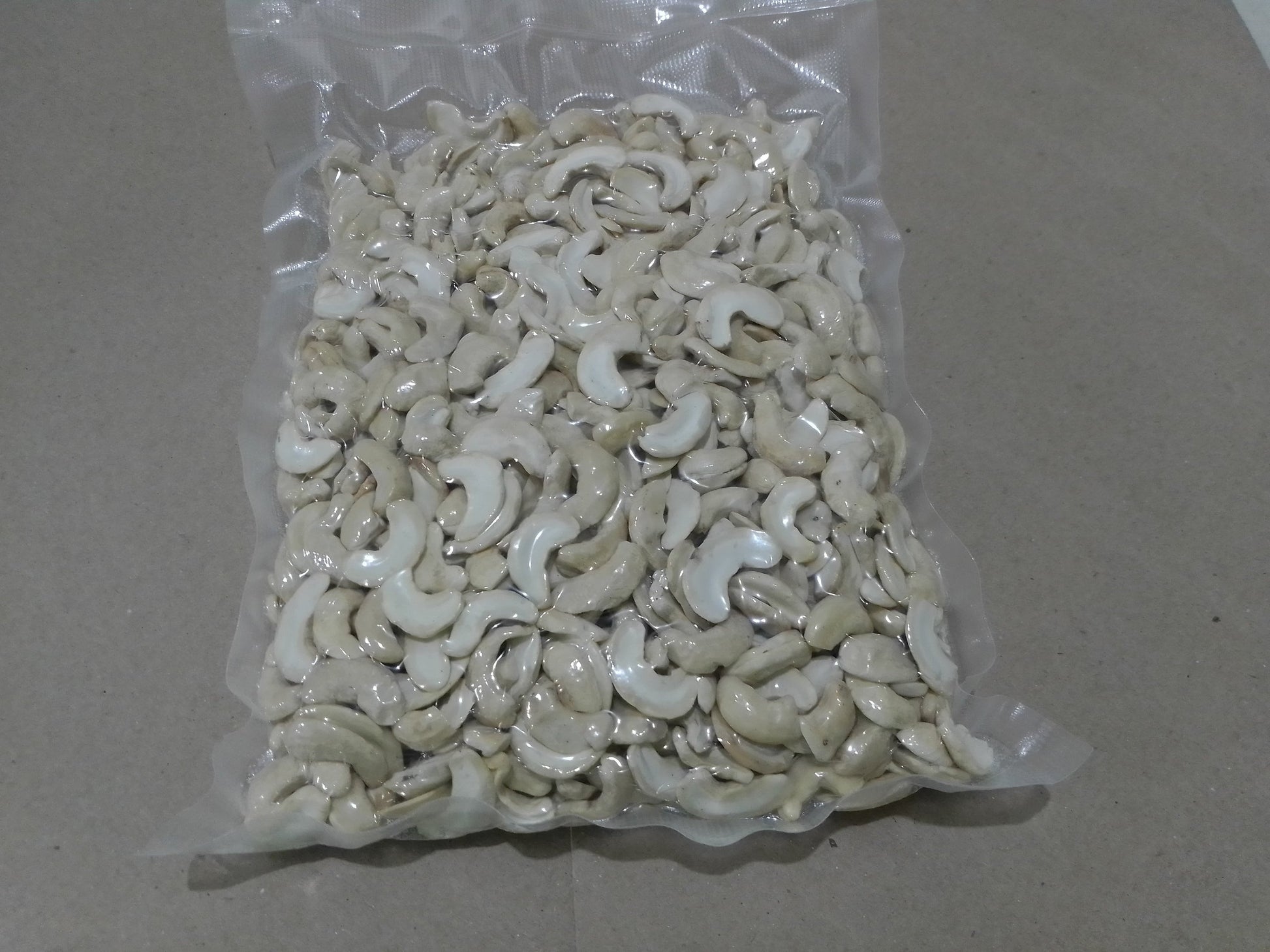 ROASTED SPLIT CASHEW NUTS 500g from Palawan